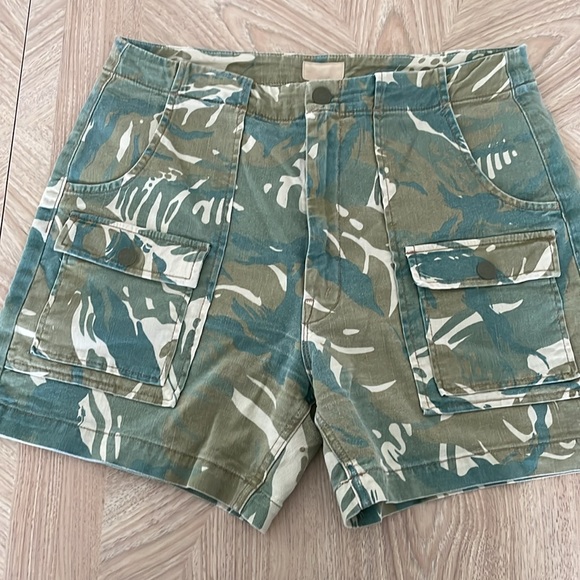 MOTHER Camo Cargo shorts - Picture 2 of 3